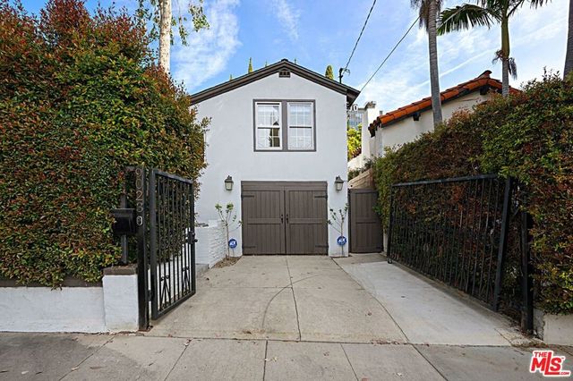 9023 PHYLLIS Avenue, West Hollywood, CA 90069