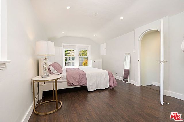 9023 PHYLLIS Avenue, West Hollywood, CA 90069