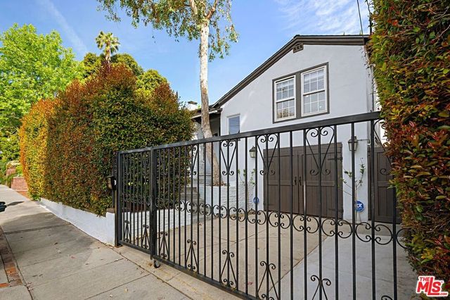 9023 PHYLLIS Avenue, West Hollywood, CA 90069
