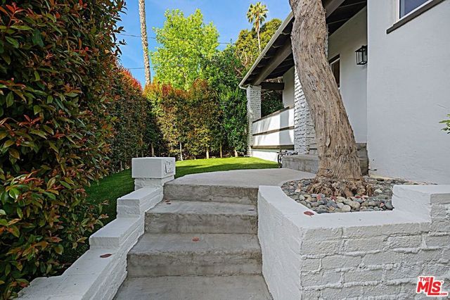 9023 PHYLLIS Avenue, West Hollywood, CA 90069