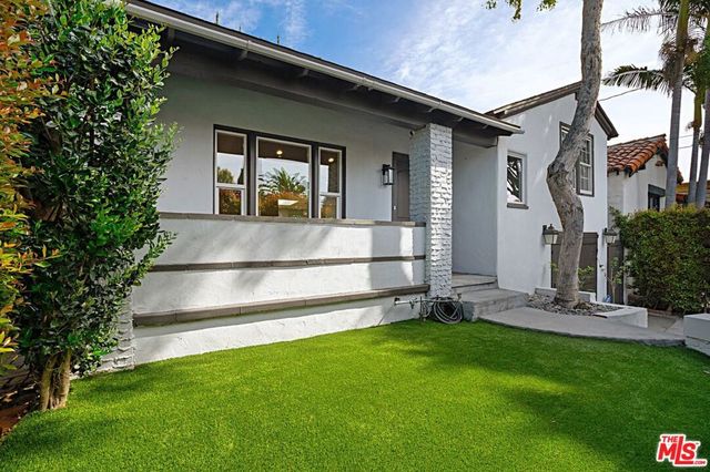 9023 PHYLLIS Avenue, West Hollywood, CA 90069