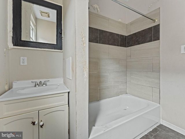 2243 N 33RD ST, Philadelphia, PA 19132