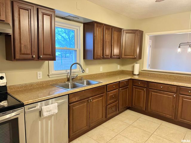 1314 Goltra Avenue, Jacksonville, IL 62650