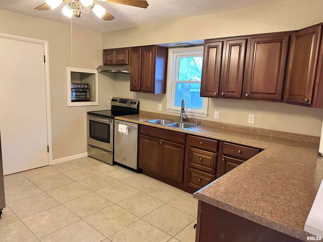 1314 Goltra Avenue, Jacksonville, IL 62650