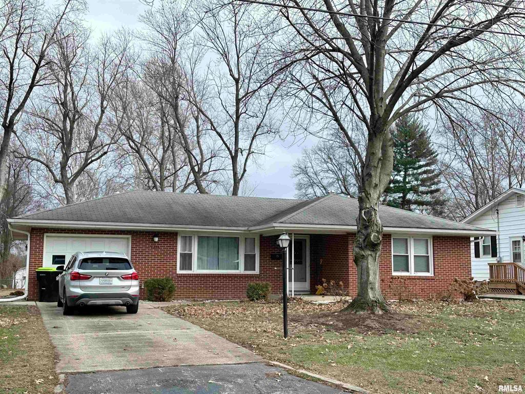 1314 Goltra Avenue, Jacksonville, IL 62650