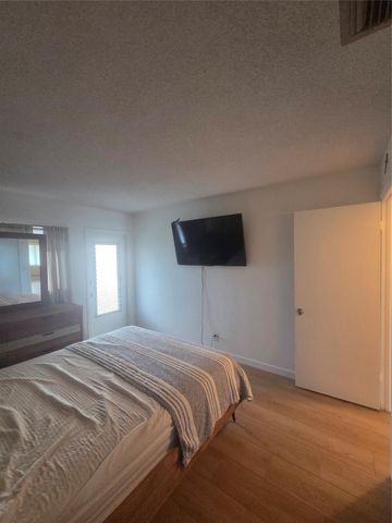 1920 NE 51ST Court 201, Fort Lauderdale, FL 33308