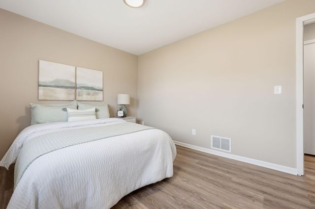 2416 14th Avenue E, North Saint Paul, MN 55109