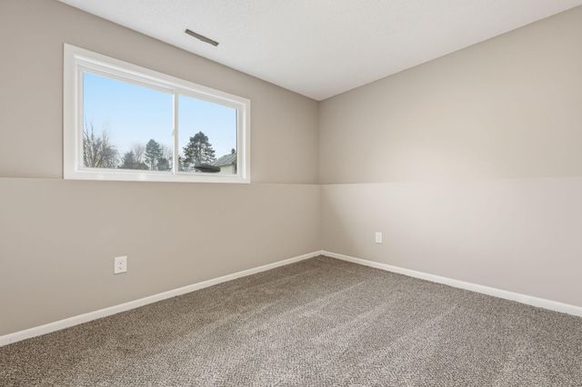 2416 14th Avenue E, North Saint Paul, MN 55109