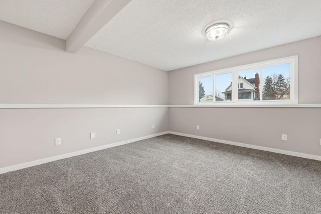 2416 14th Avenue E, North Saint Paul, MN 55109