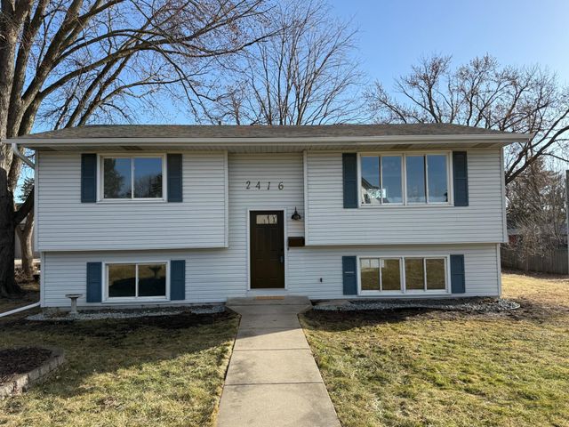 2416 14th Avenue E, North Saint Paul, MN 55109