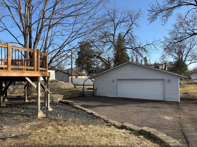 2416 14th Avenue E, North Saint Paul, MN 55109