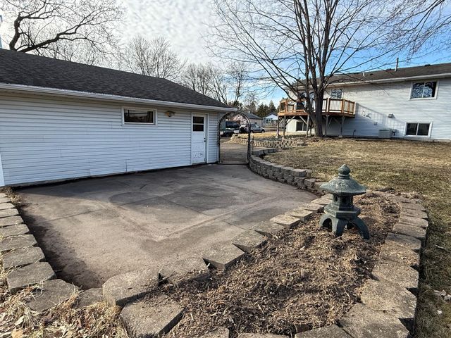 2416 14th Avenue E, North Saint Paul, MN 55109