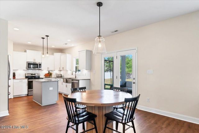 1800 Deerberry Court, Aberdeen, NC 28315
