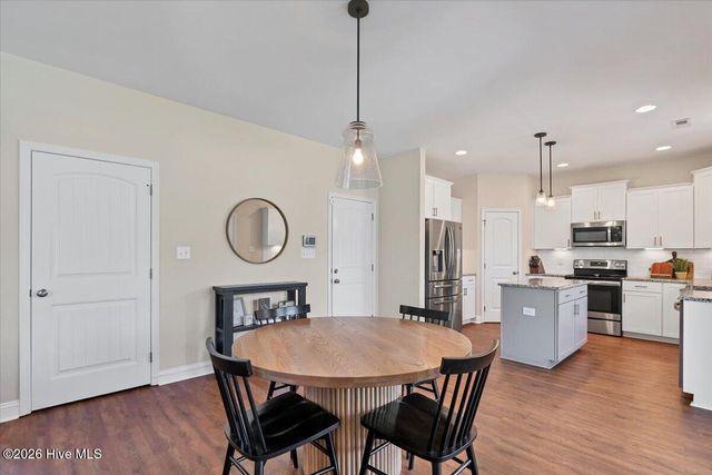 1800 Deerberry Court, Aberdeen, NC 28315