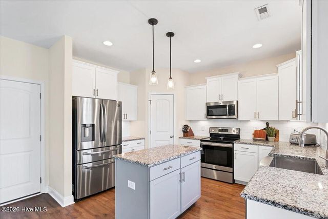 1800 Deerberry Court, Aberdeen, NC 28315