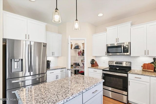 1800 Deerberry Court, Aberdeen, NC 28315