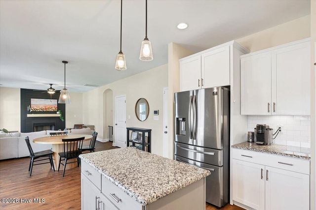1800 Deerberry Court, Aberdeen, NC 28315