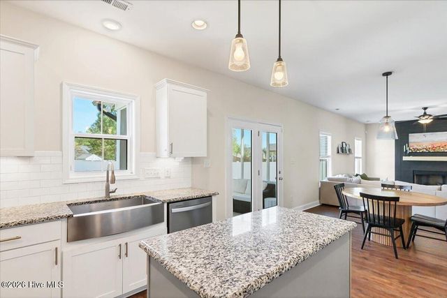 1800 Deerberry Court, Aberdeen, NC 28315