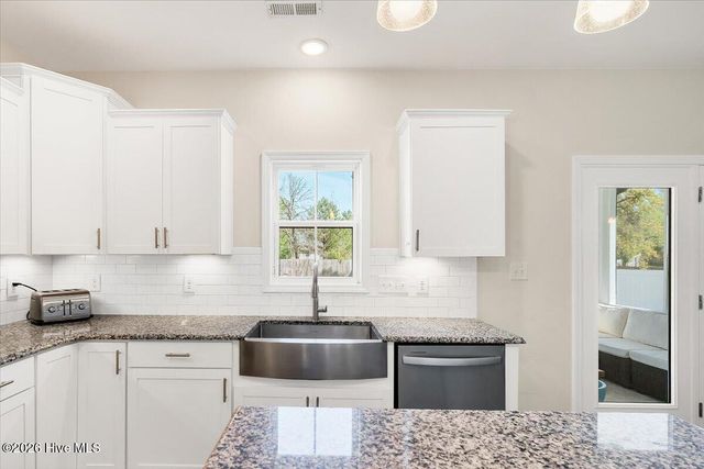 1800 Deerberry Court, Aberdeen, NC 28315