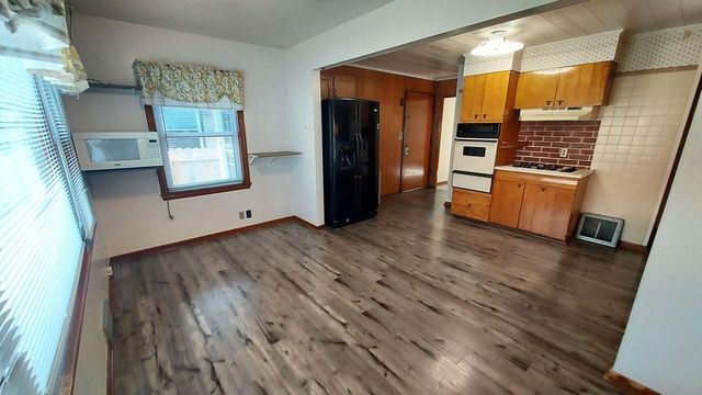 1405 15th AVENUE, South Milwaukee, WI 53172