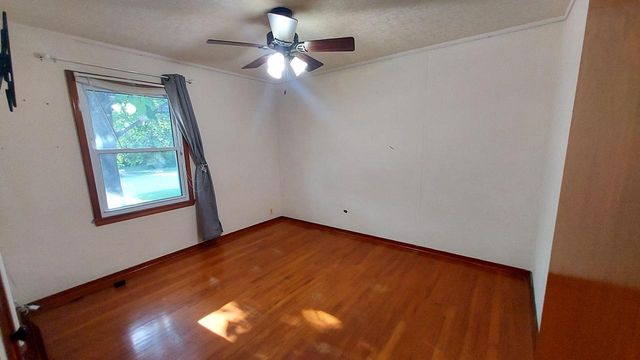 1405 15th AVENUE, South Milwaukee, WI 53172