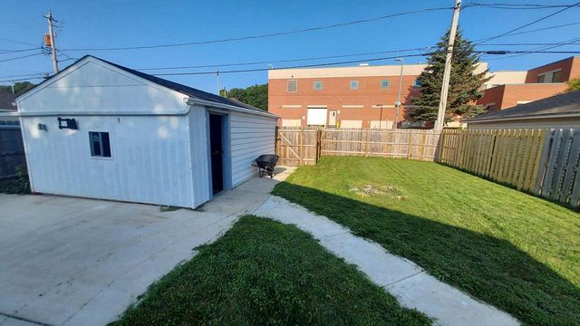 1405 15th AVENUE, South Milwaukee, WI 53172