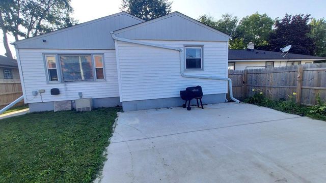 1405 15th AVENUE, South Milwaukee, WI 53172