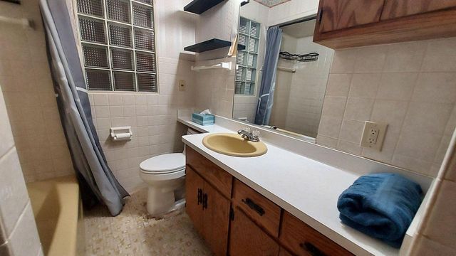 1405 15th AVENUE, South Milwaukee, WI 53172