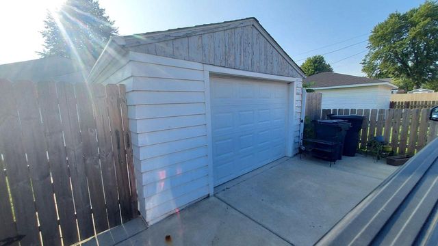 1405 15th AVENUE, South Milwaukee, WI 53172