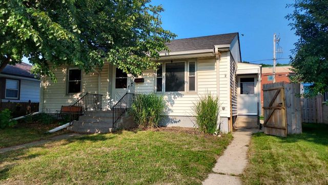 1405 15th AVENUE, South Milwaukee, WI 53172