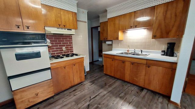 1405 15th AVENUE, South Milwaukee, WI 53172