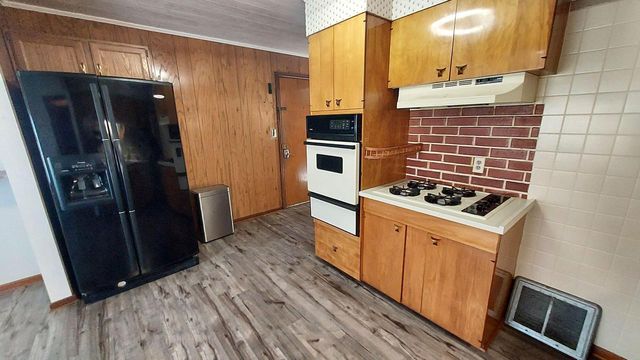 1405 15th AVENUE, South Milwaukee, WI 53172