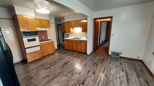 1405 15th AVENUE, South Milwaukee, WI 53172