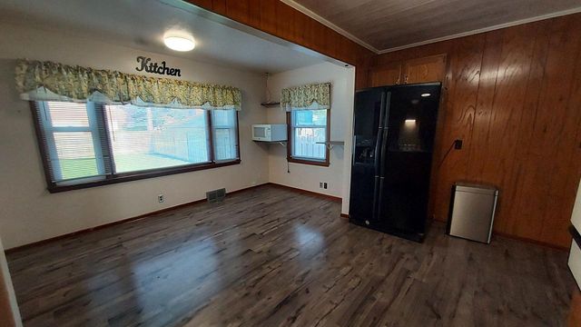 1405 15th AVENUE, South Milwaukee, WI 53172
