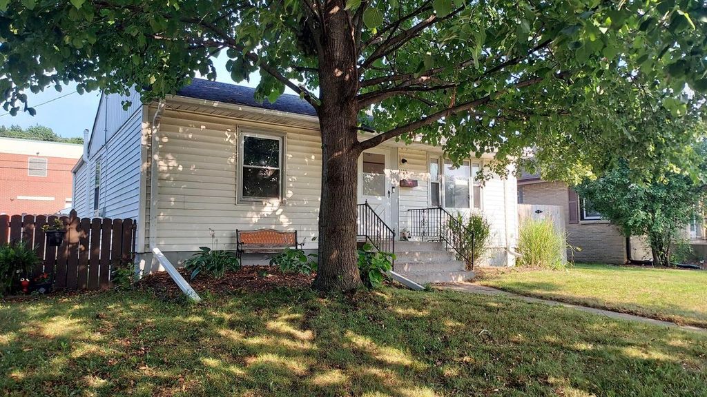 1405 15th AVENUE, South Milwaukee, WI 53172
