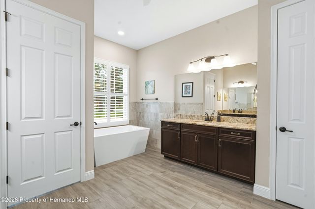 9215 Lake Cypress Loop, Weeki Wachee, FL 34613