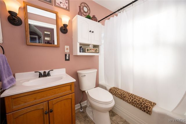 35 Lindbergh Court, Cheektowaga, NY 14225