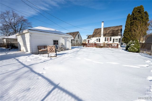 35 Lindbergh Court, Cheektowaga, NY 14225