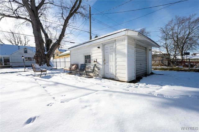 35 Lindbergh Court, Cheektowaga, NY 14225