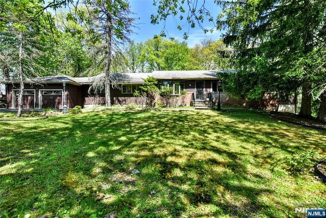 72 Brookside Drive, Upper Saddle River, NJ 07458