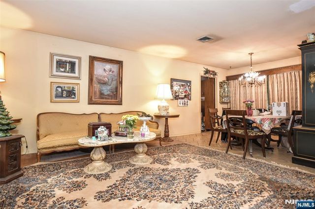 72 Brookside Drive, Upper Saddle River, NJ 07458