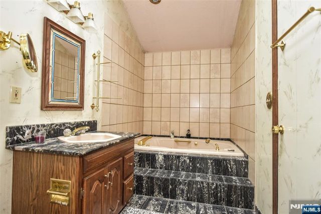 72 Brookside Drive, Upper Saddle River, NJ 07458