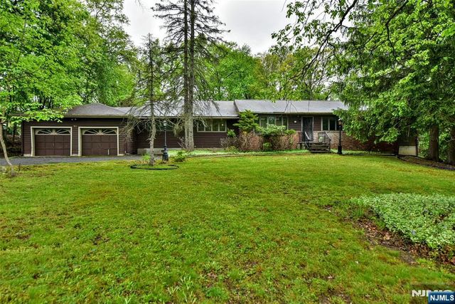 72 Brookside Drive, Upper Saddle River, NJ 07458