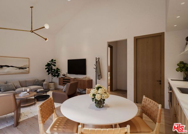 4229 McConnell Boulevard, Los Angeles, CA 90066