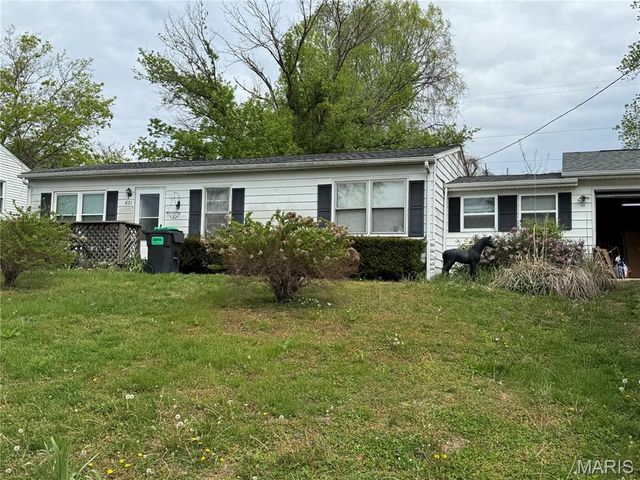 621 Bernard Drive, Belleville, IL 62223