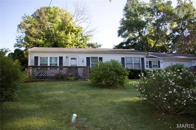 621 Bernard Drive, Belleville, IL 62223