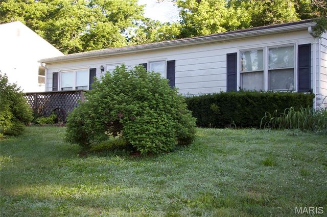 621 Bernard Drive, Belleville, IL 62223