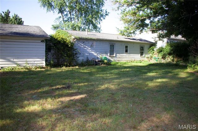 621 Bernard Drive, Belleville, IL 62223