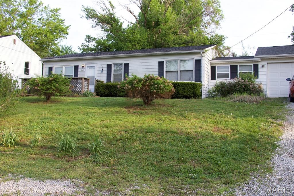 621 Bernard Drive, Belleville, IL 62223