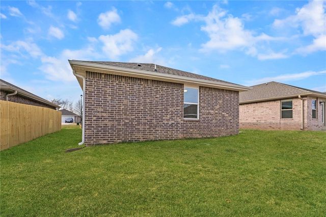 661 Kendra Street, Prairie Grove, AR 72753